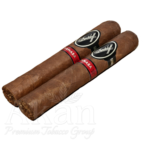 Zestaw Winston Churchill Davidoff Yamasa Robusto (2 cygara, piersiówka, akcesoria).