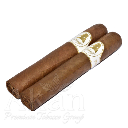 Zestaw Davidoff Winston Churchill Robusto (2 cygara, piersiówka, akcesoria).