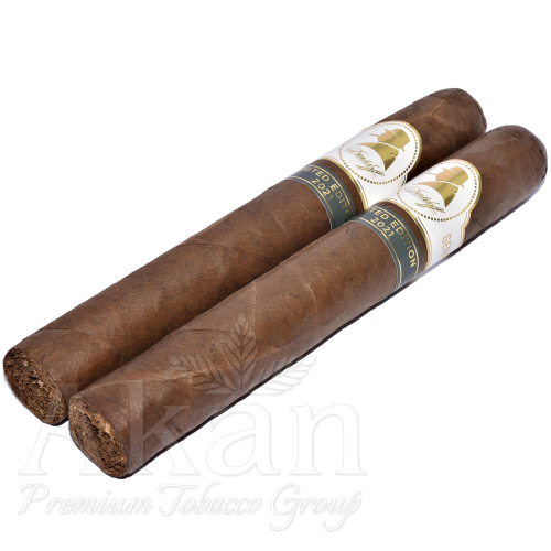 Zestaw Davidoff Winston Churchill LE 2021 Toro (2 cygara, piersiówka, akcesoria)